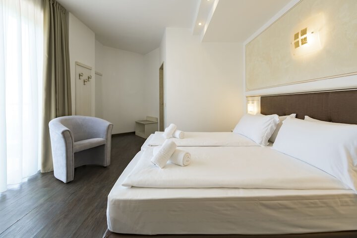 Room 16 of 31