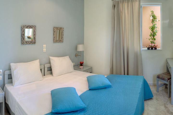 Room 4 of 106