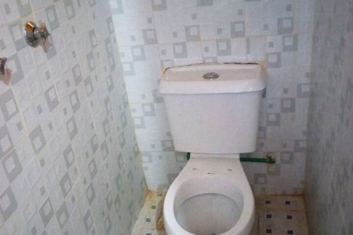 Room 6 of 12