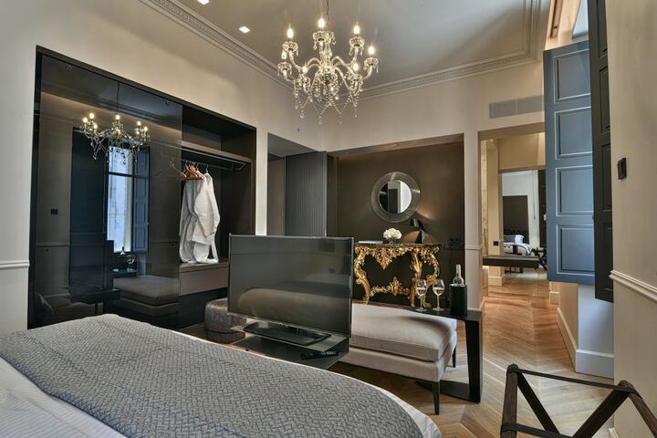 Room 16 of 80