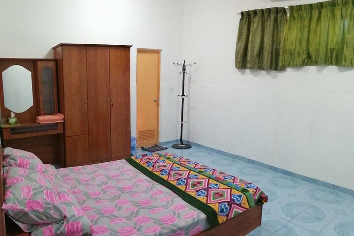 Room 14 of 16