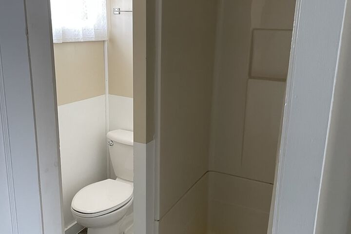 Room 5 of 8