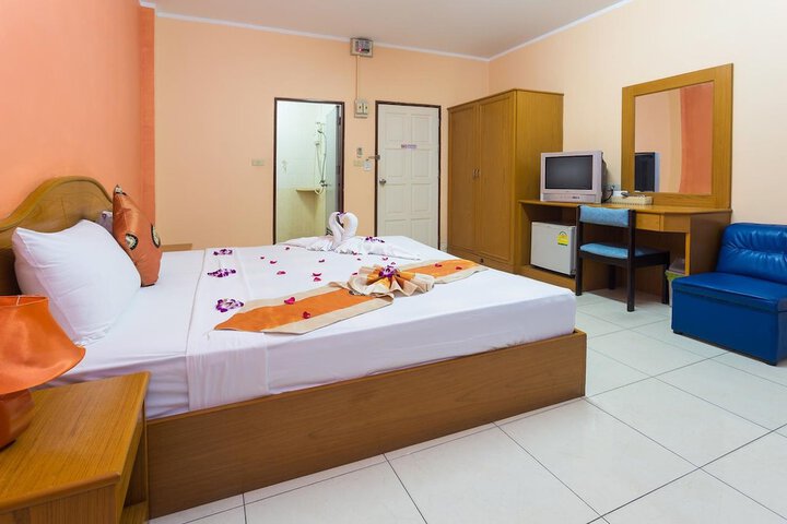 Room 7 of 19