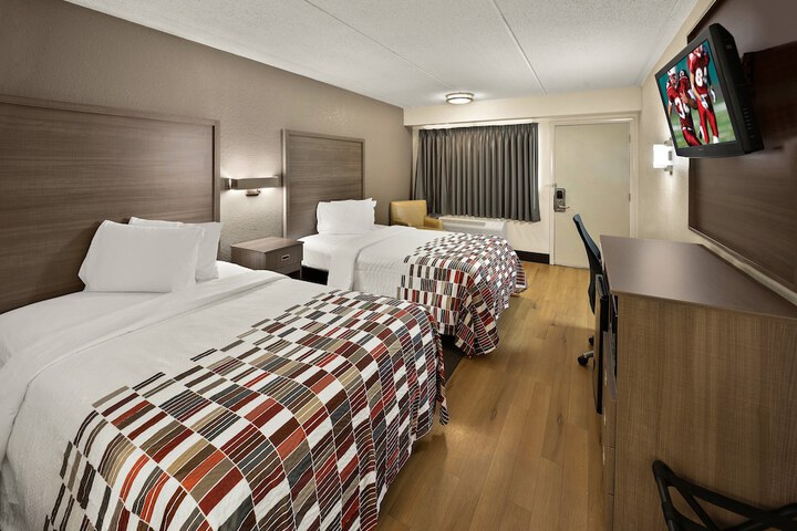 Standard Double Bed Accessible (12 of 13)