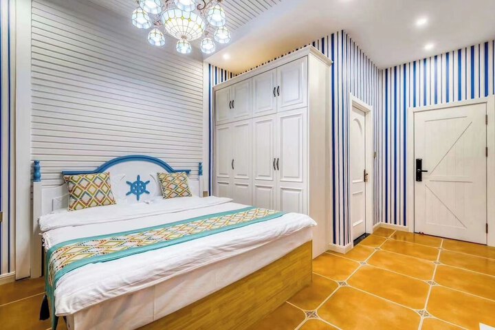 Room 13 of 54