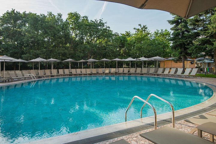 Pools & Facilities