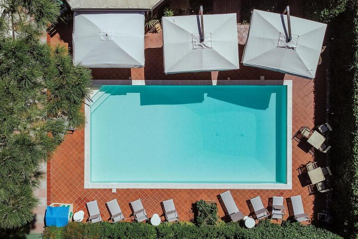 Pool 51 of 77