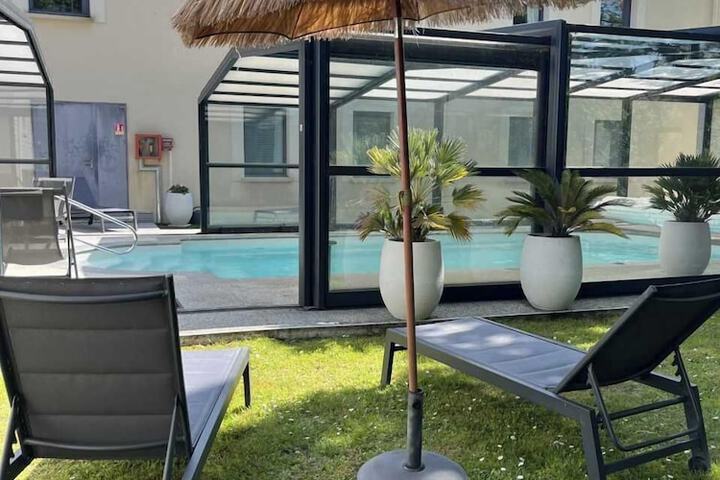 Hotel with Pool