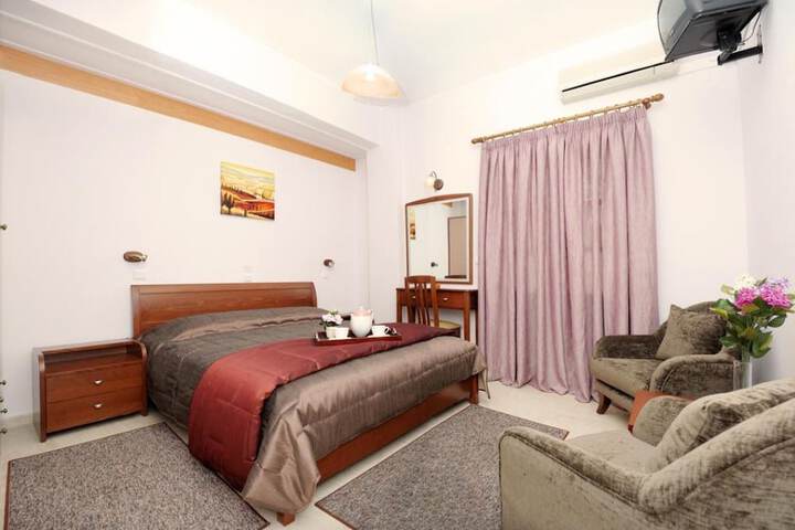 Room 9 of 25