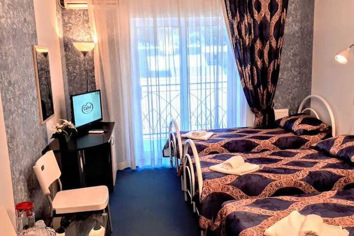 Room 6 of 24