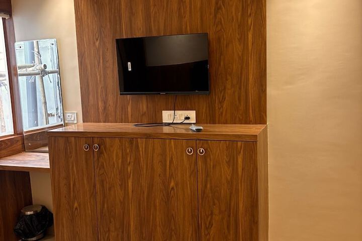 Room 5 of 13