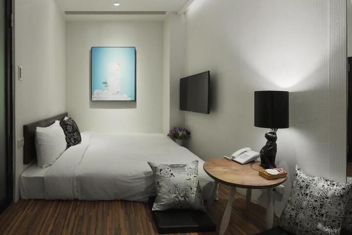 Room 15 of 28