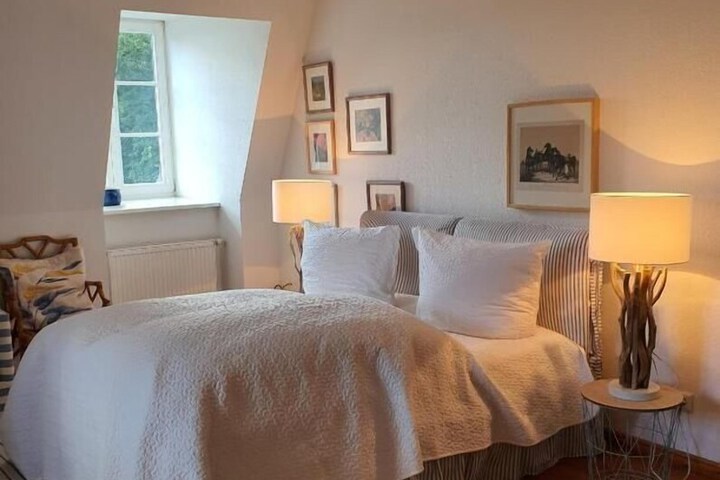 Room 4 of 38