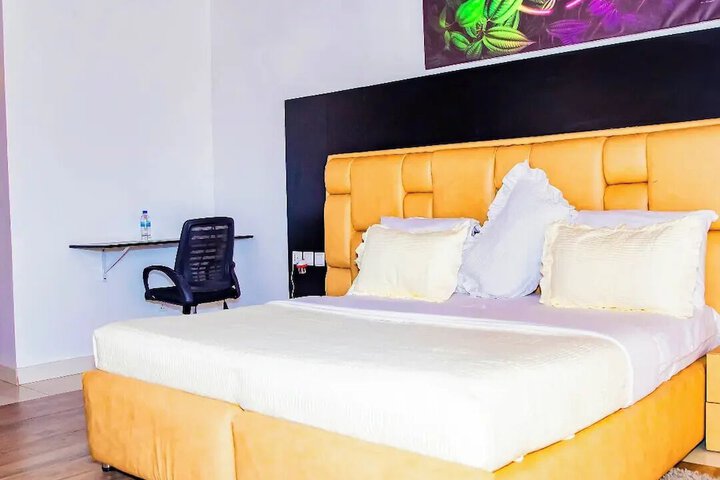 Room 15 of 60