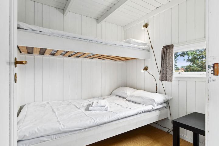 Room 4 of 61