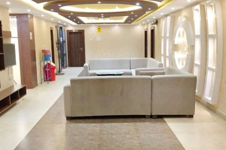 Room 6 of 9