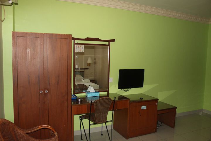 Room 6 of 7