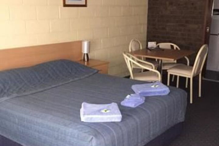 Room 4 of 15