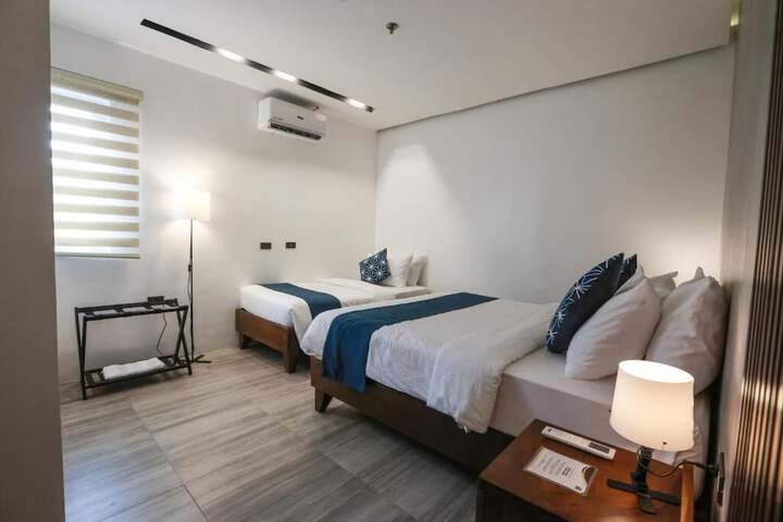 Room 4 of 15