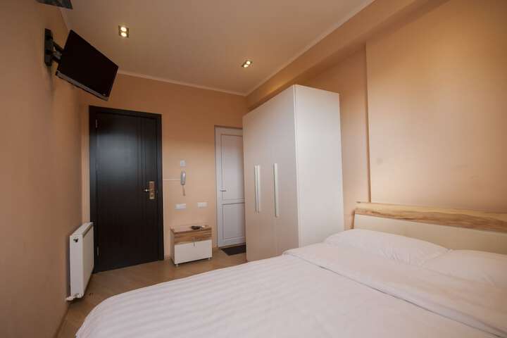 Room 8 of 63