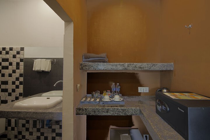 Room 25 of 47