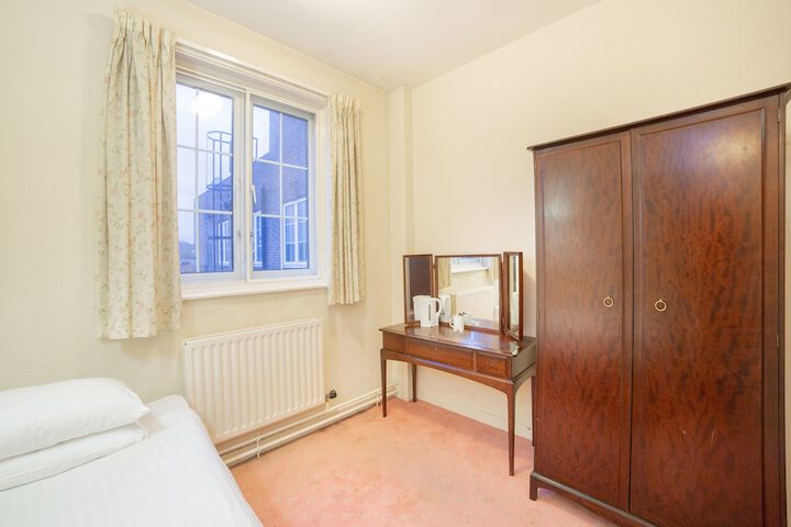 Room 15 of 36