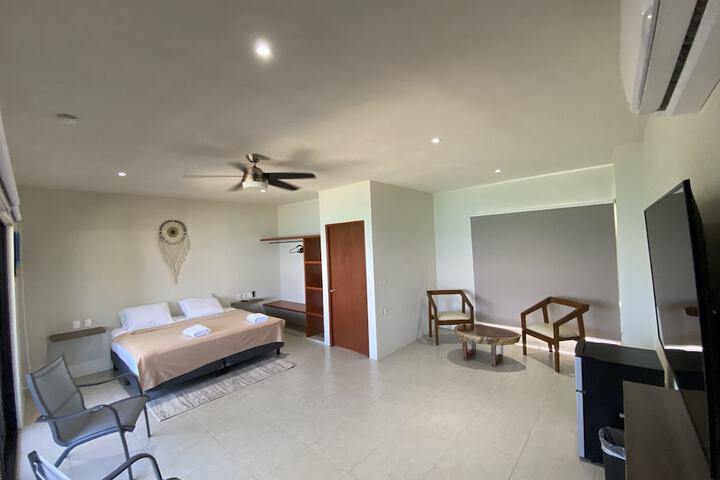 Room 4 of 73