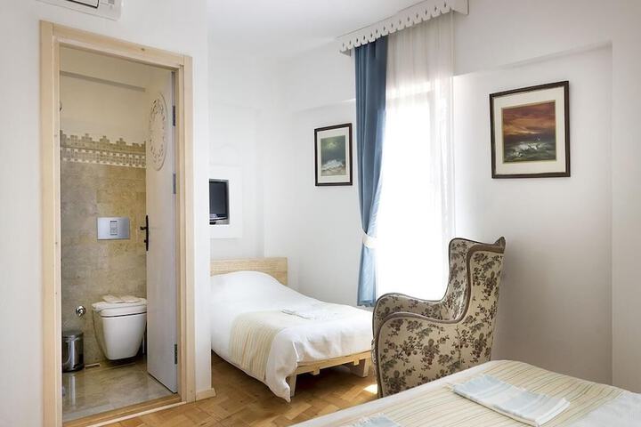 Room 9 of 19