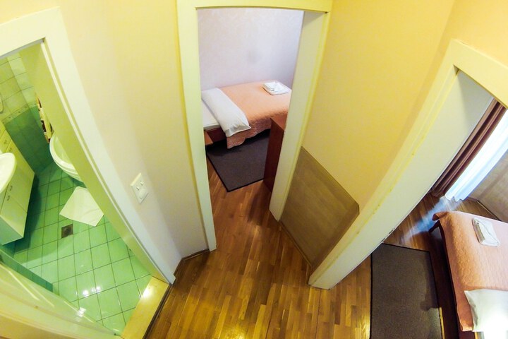 Room 25 of 64