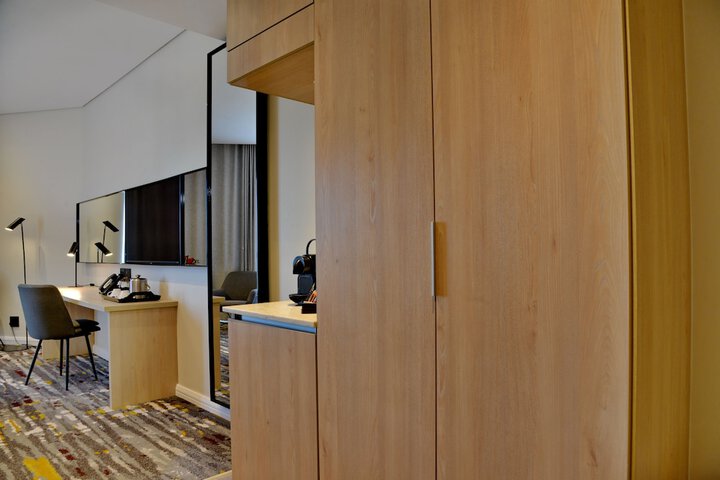 Room 13 of 87