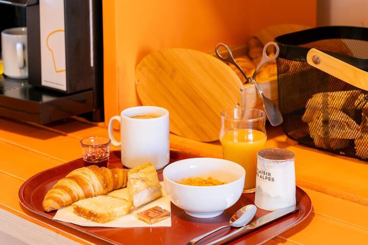 Breakfast/Coffee Service 44 of 77