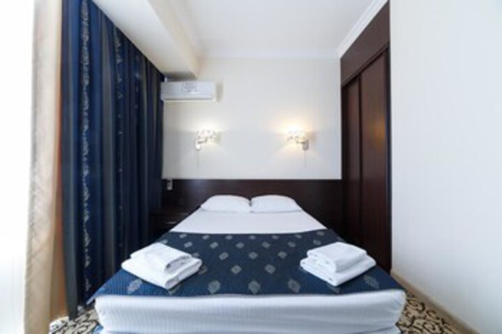 Room 15 of 48