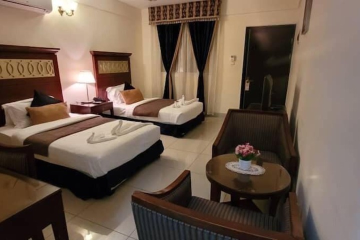 Room 6 of 13