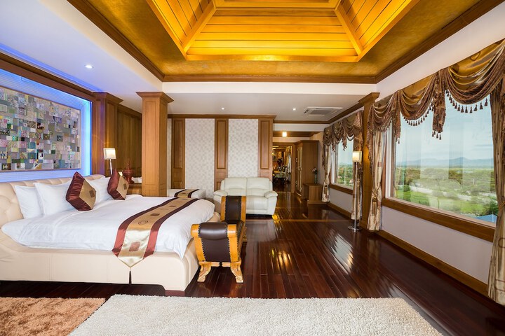 Room 42 of 181
