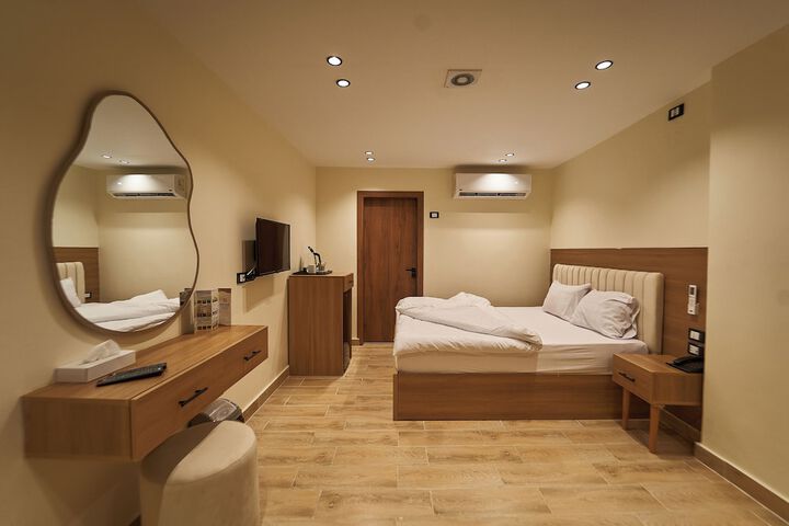 Room 25 of 174