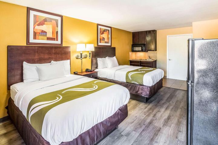 2 Double Beds (4 of 8)