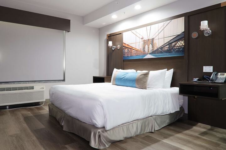 Room 17 of 60