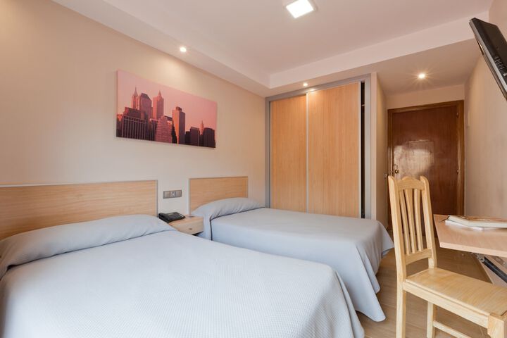 Room 9 of 39