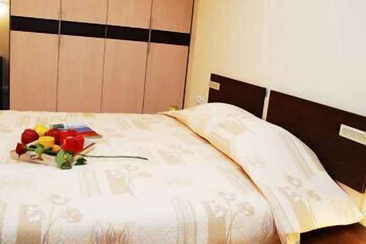 Room 5 of 11