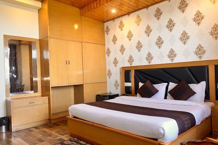 Room 2 of 20