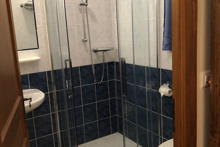 Room 5 of 11