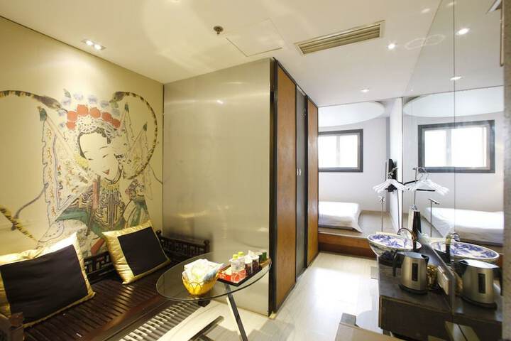 Room 9 of 39
