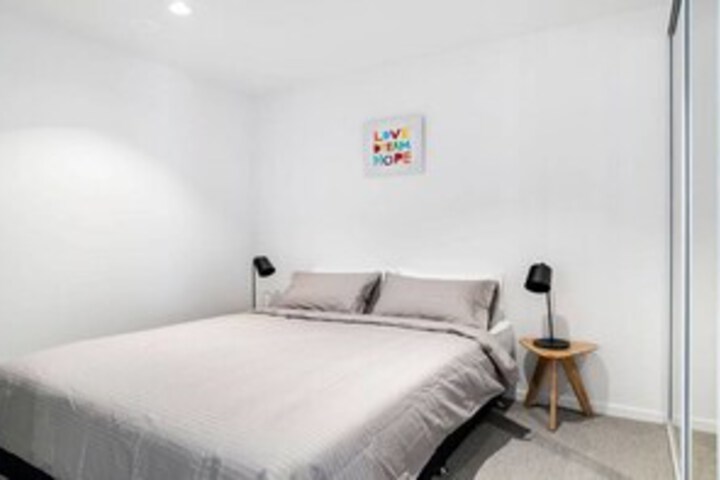 Room 5 of 11