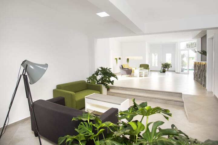 Entrance & Lobby