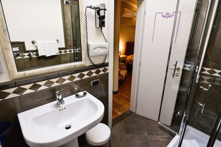 Room 42 of 113