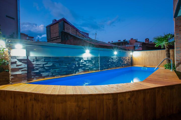 Pool 14 of 18