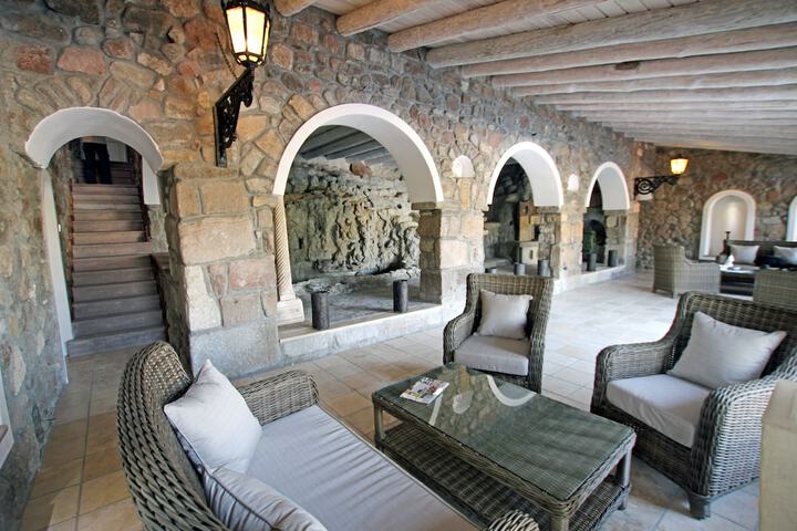 Entrance & Lobby