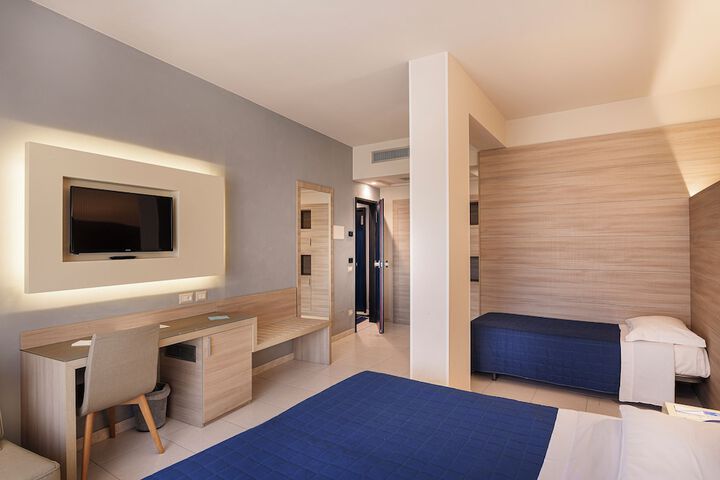 Room 27 of 63