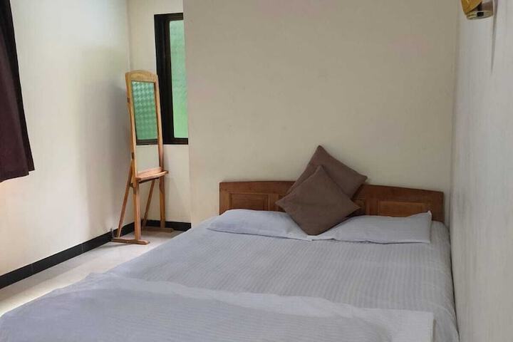 Room 5 of 12