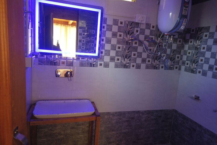 Room 25 of 34